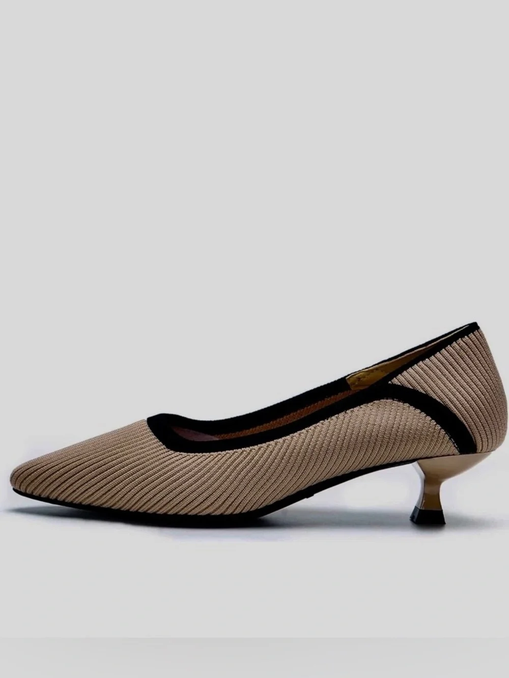 Nude Tan Knit Pointed Toe Kitten Heels Size 8 US 8/8.5 Pre-Owned